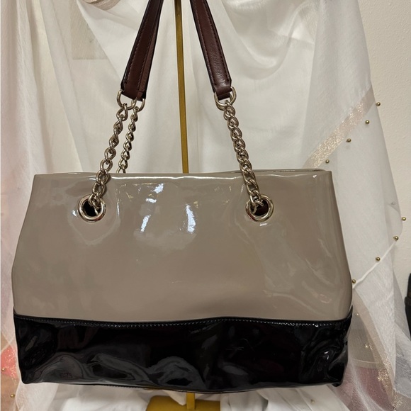 Kate Spade Patent Leather Shoulder Bag in Gray and Black - Picture 2 of 7